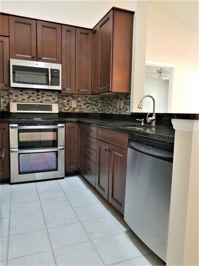 Building Photo - BEAUTIFUL 3BR/2BA IN THE LINKS @ HAILE PLANTATION!