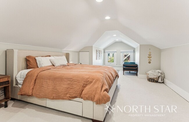 Building Photo - Beautifully Remodeled Classic Craftsman in Prime Portland Location