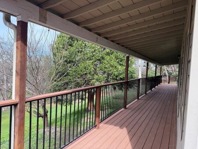 Building Photo - 174 Sunset Ln