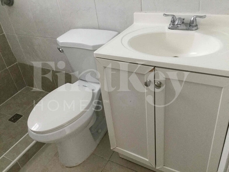 Building Photo - 5971 NW 15th St