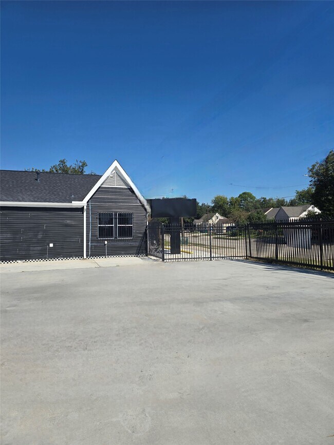 Building Photo - 616 Shaver St