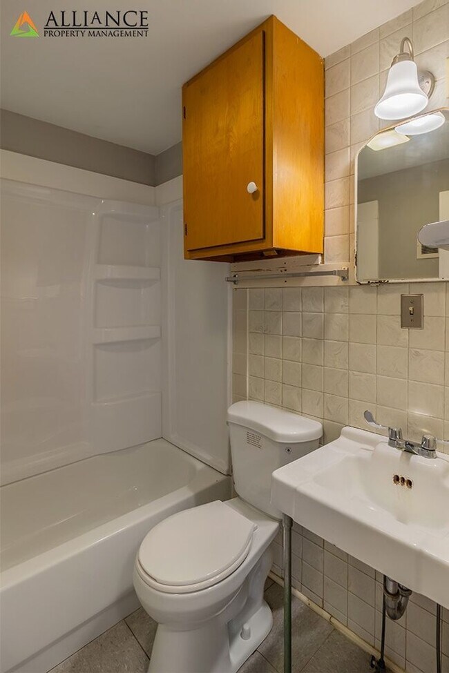 Building Photo - 1404 Legore Ln