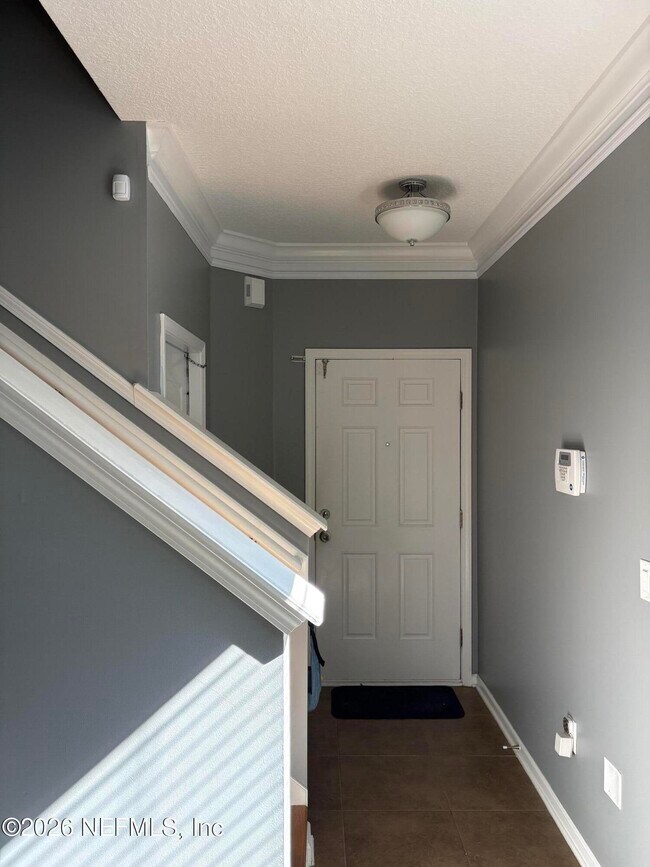 Building Photo - 496 Walnut Dr