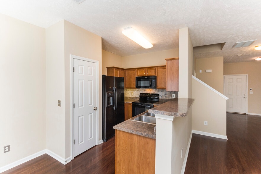 Kitchen open to the living and dining area - 8725 Ambonnay Dr