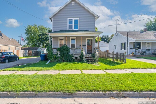 Building Photo - 645 5th St