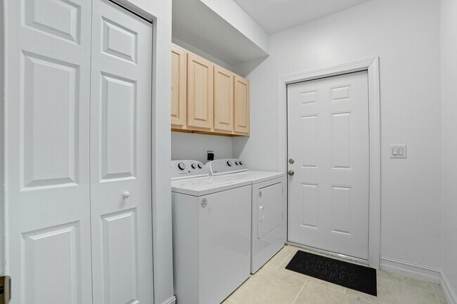 Building Photo - 2261 Krape Rd