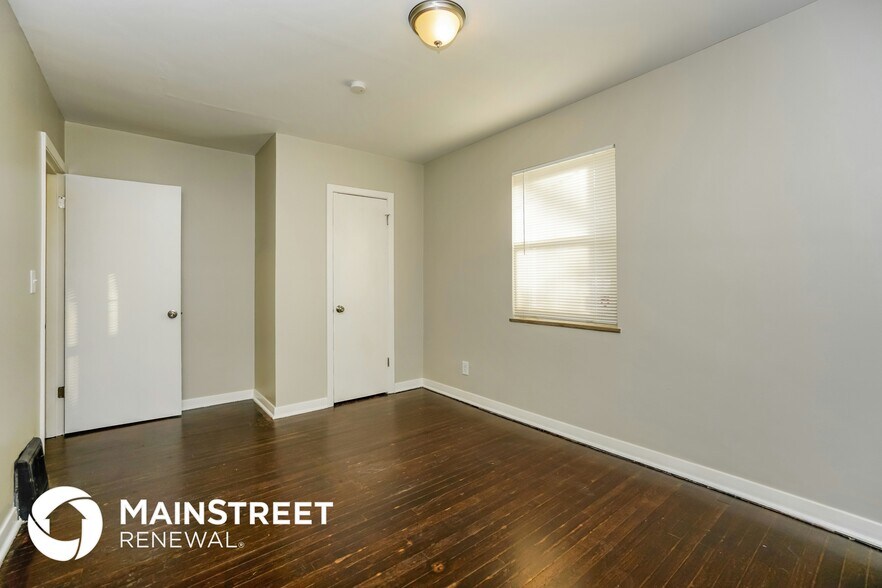 Building Photo - 1646 Oakwood Ave