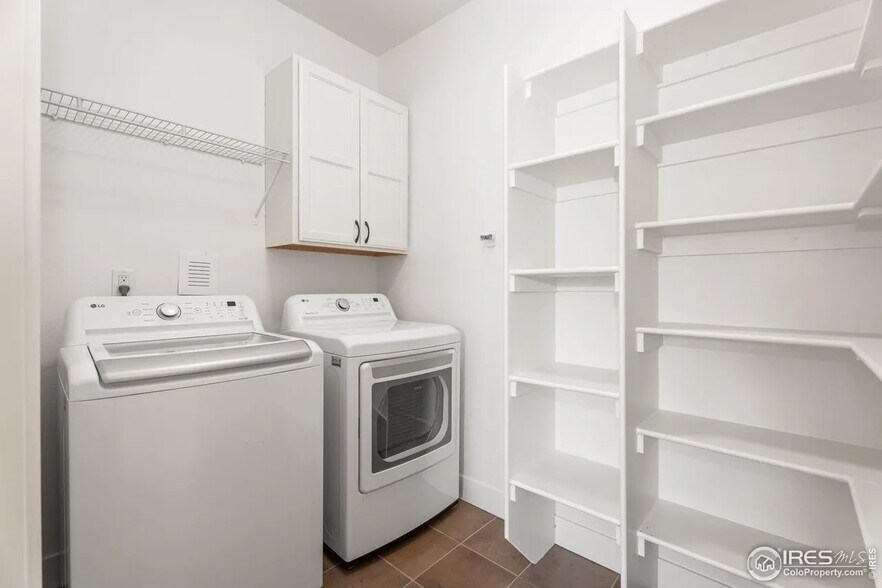 Building Photo - 5020 Cinquefoil Ln