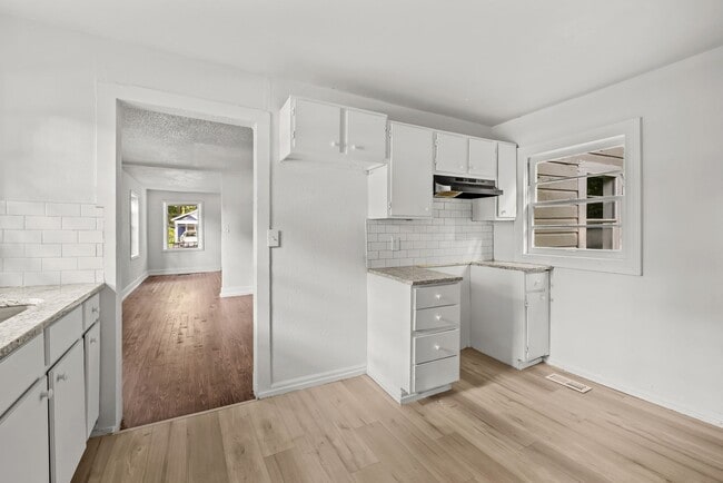 Building Photo - Charming 2 Bedroom, 2 Bathroom house