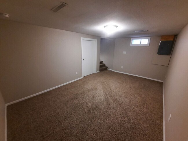 Building Photo - 3 Bedroom, 1 Bathroom Home!