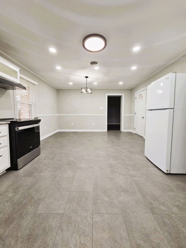 Building Photo - Remodeled ranch on large serene lot in Amelia County.