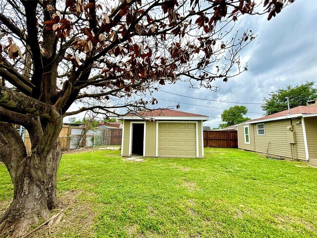 Building Photo - 13034 Peoria St