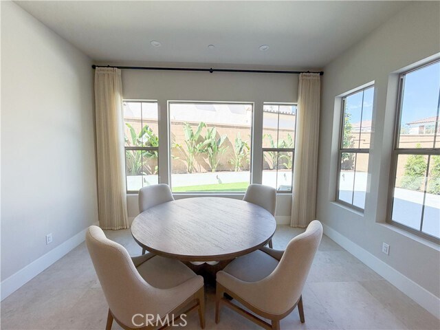 Building Photo - 115 Mossvine