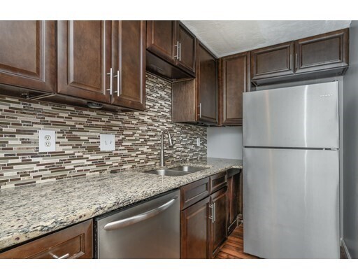 Building Photo - 11 Gibbs St