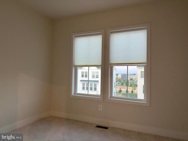 Building Photo - 120 Galaxy Pl