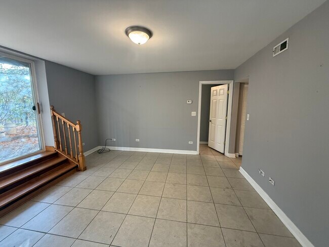 Building Photo - 6954 N Greenview Ave