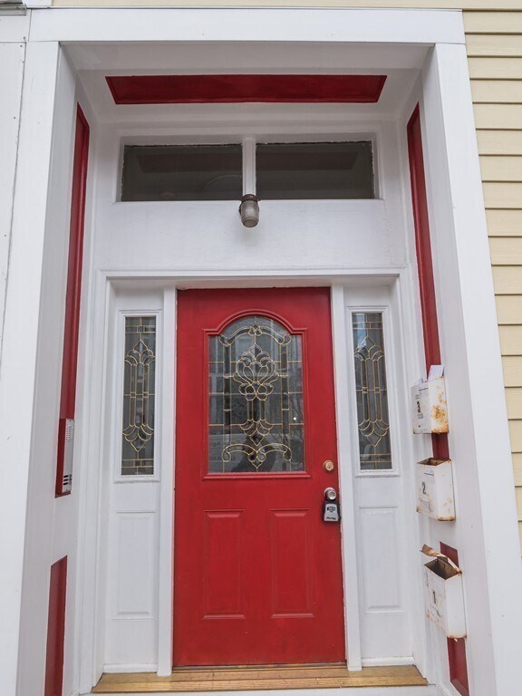 Building Photo - 546 E 8th St