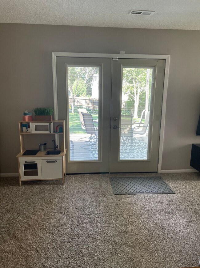 Building Photo - Beautifully Updated Pepperwood Three Bedroom!