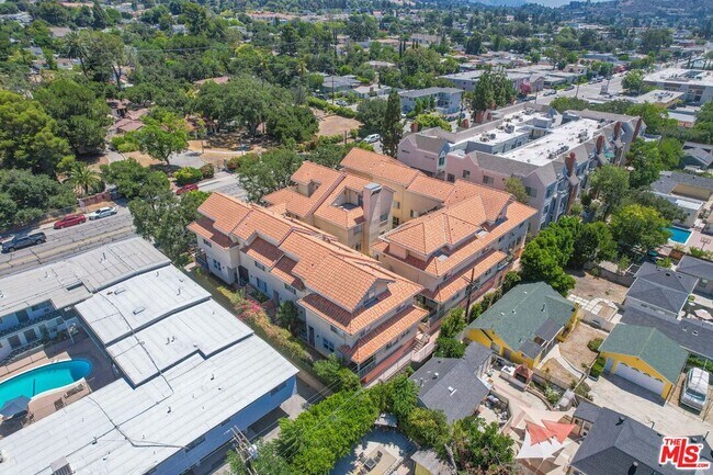 Building Photo - 2716 Honolulu Ave