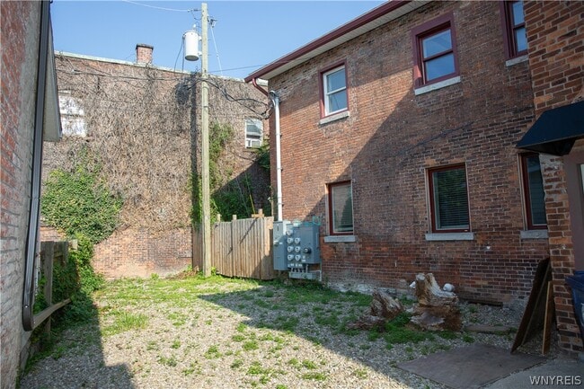 Building Photo - 486 Franklin St