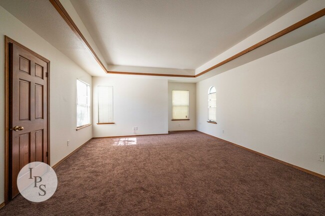 Building Photo - Westside Kerman Prestigious TownHome, 2/2,...