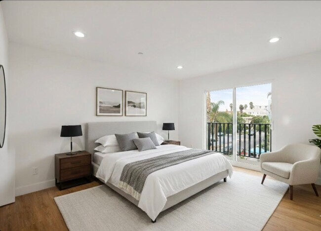 Building Photo - 4232 Rosewood Ave