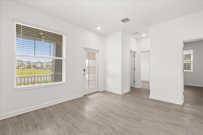 Building Photo - Spacious 5-Bedroom Solar Home for Rent in ...