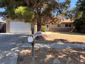 Building Photo - $2,250 Fowler & Shields, 3 Bedrooms - E Fe...