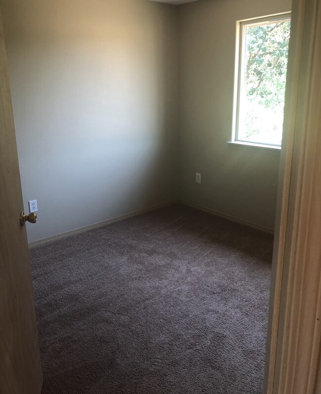 3rd bedroom - 115 Haylen Dr