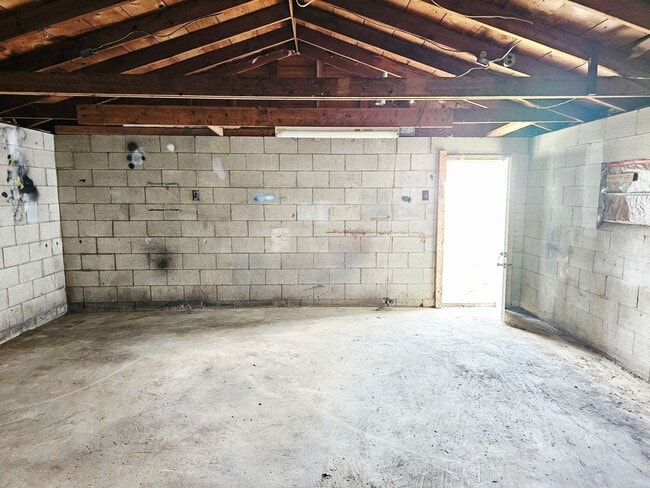 Building Photo - Move-In Ready 2BR/1BA Home w/ 2-Car Garage | Recently Updated