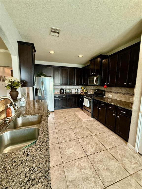 Building Photo - 5531 Drumlin Field Way