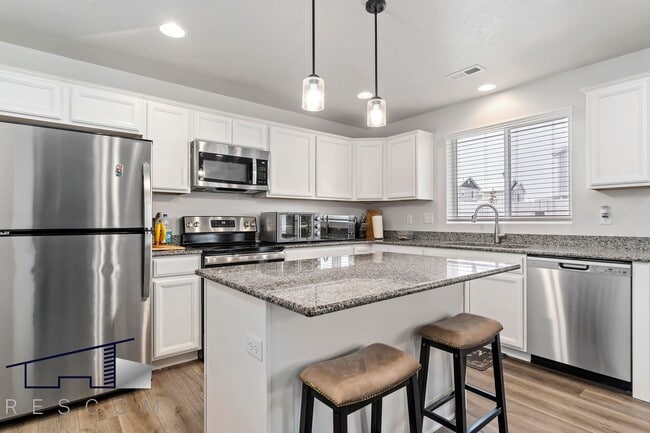 Building Photo - West Haven Utah 3 Bedroom 2.5 Bathroom Home!