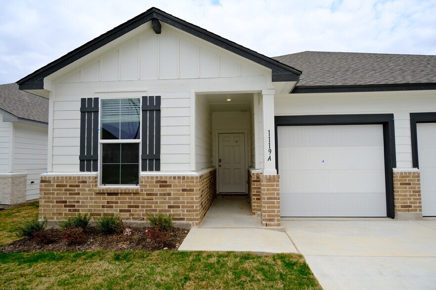 Building Photo - 1119 Stone Vly Rd