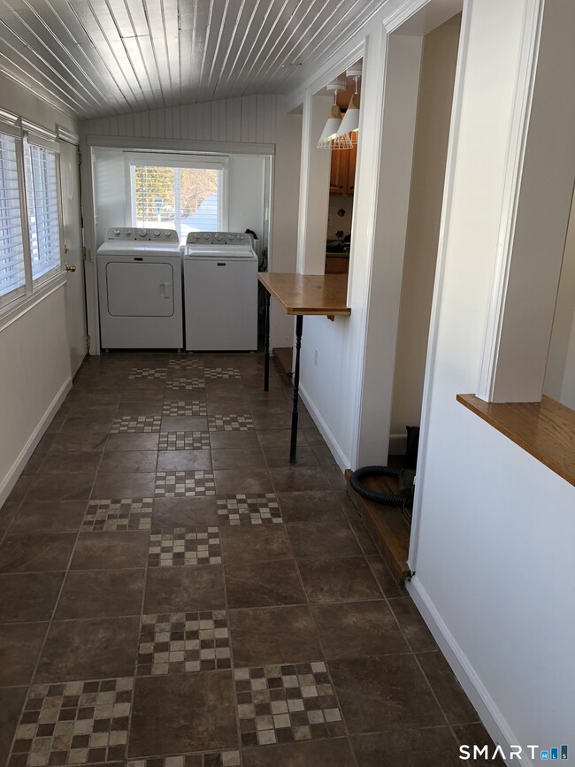 Building Photo - 159 Purdy Hill Rd