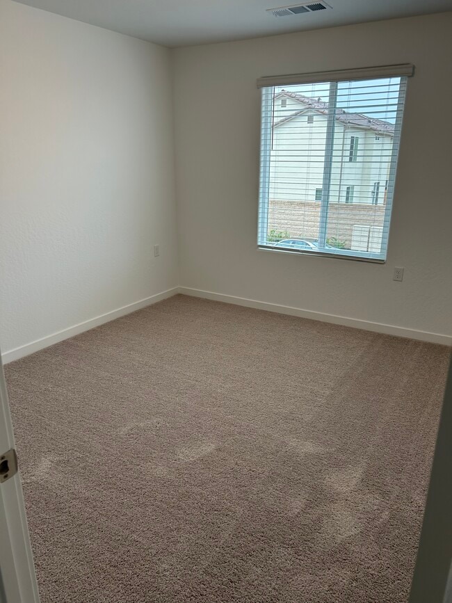 Building Photo - 11184 N La Brisa Dr