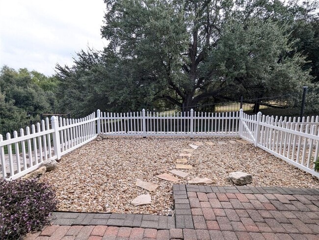 Building Photo - 1818 S Lakeshore Blvd