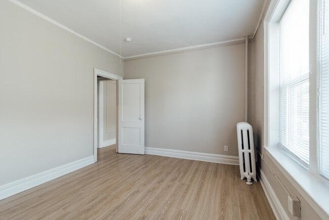 Building Photo - 154 Kensington Ave