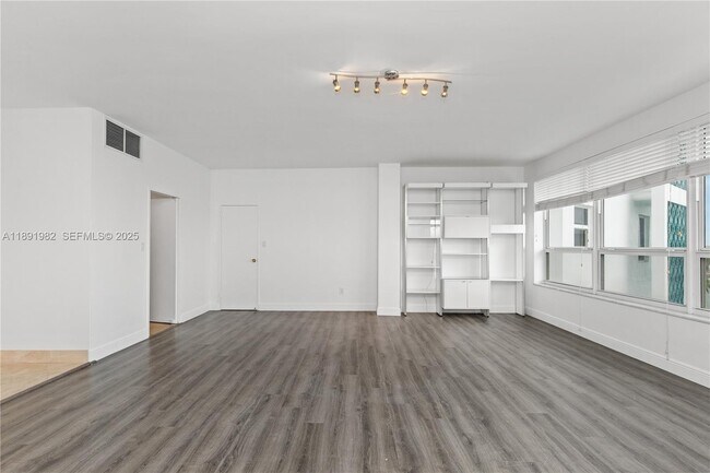 Building Photo - 4925 Collins Ave