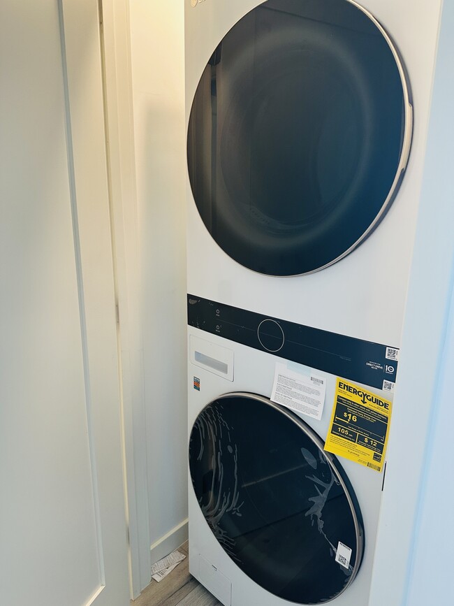 Washer & Dryer Unit - 10201 Eton Ave