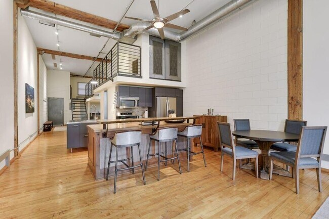 Building Photo - 801 N Washington Ave