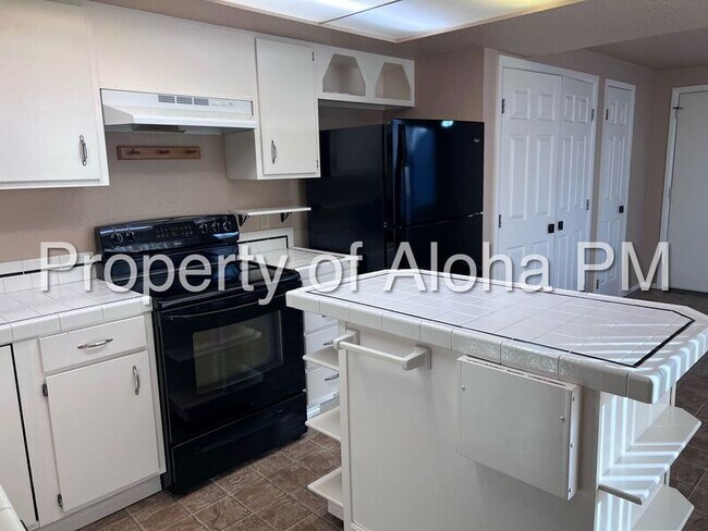 Building Photo - 885 Camelot Dr