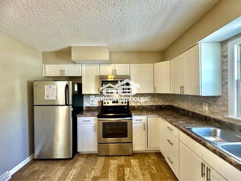 Building Photo - 2731 Bennett Ave