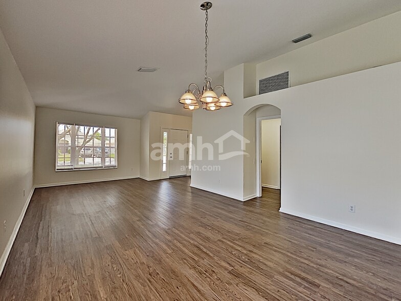 Building Photo - 10311 Hunters Haven Blvd