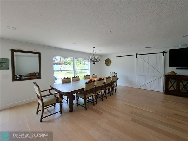 Building Photo - 5947 Ridge Lake Cir