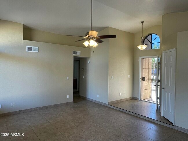 Building Photo - 6502 W Paradise Ln