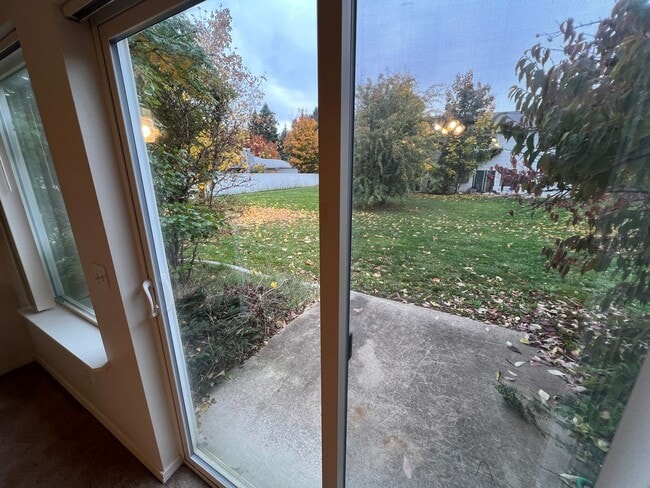 Building Photo - Spacious 2 Bed, 1.5 Bath in CDA!