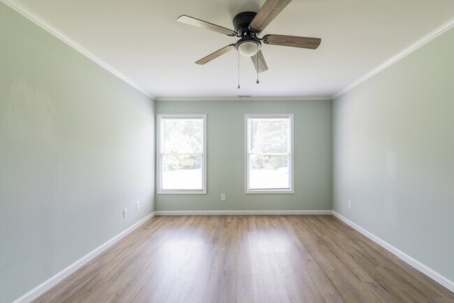 Building Photo - 578 Tryon Pl