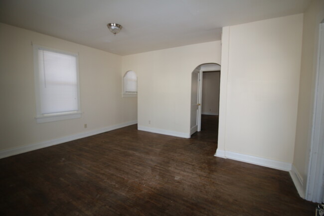 Building Photo - 316 Maple St