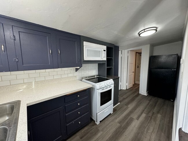 Building Photo - MOVE IN SPECIAL!!!  2BR/1BA House w/ bonus room available FOR RENT NOW!