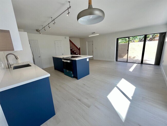 Building Photo - 15807 SW 90th Ct